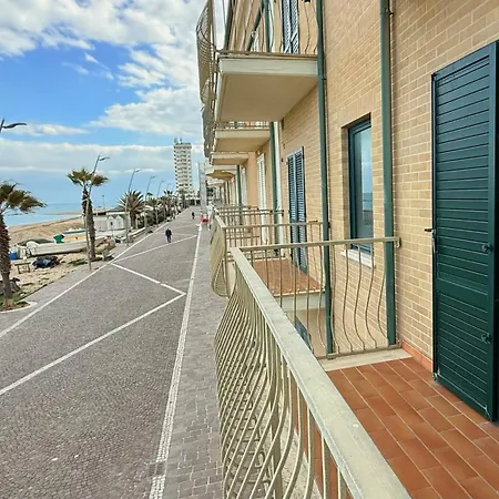 P056 - Porto Recanati, Comodo Trilocale Fronte Mare Διαμέρισμα
