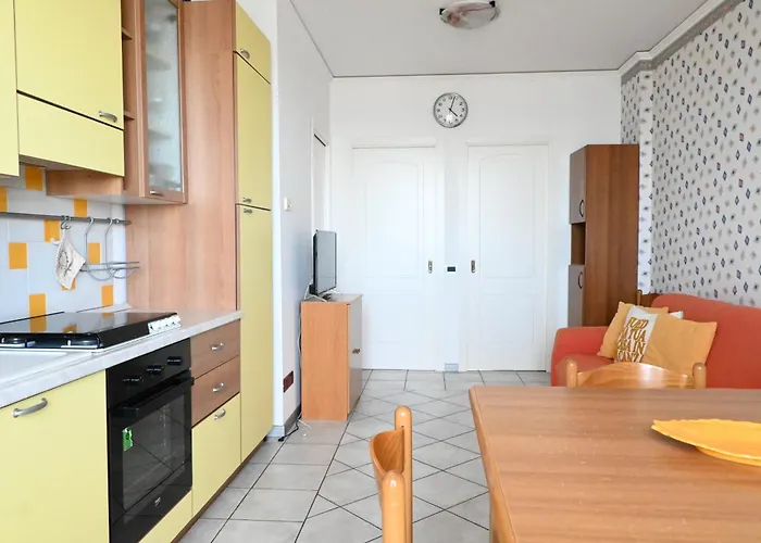 P056 - Porto Recanati, Comodo Trilocale Fronte Mare Porto Recanati