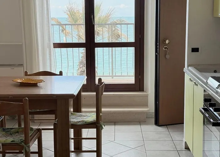 Διαμέρισμα P056 - Porto Recanati, Comodo Trilocale Fronte Mare *