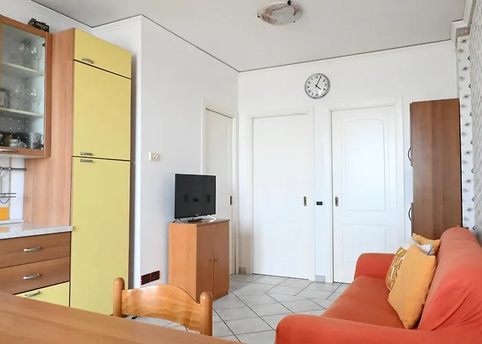 P056 - Porto Recanati, Comodo Trilocale Fronte Mare Porto Recanati