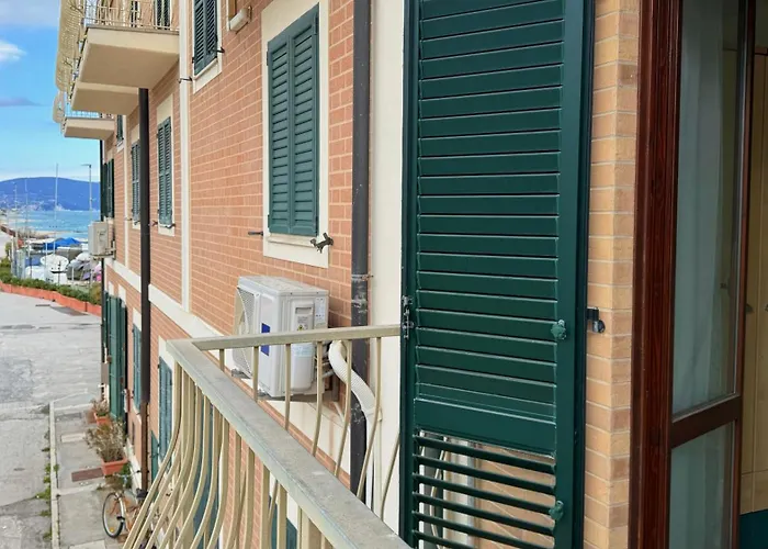 P056 - Porto Recanati, Comodo Trilocale Fronte Mare