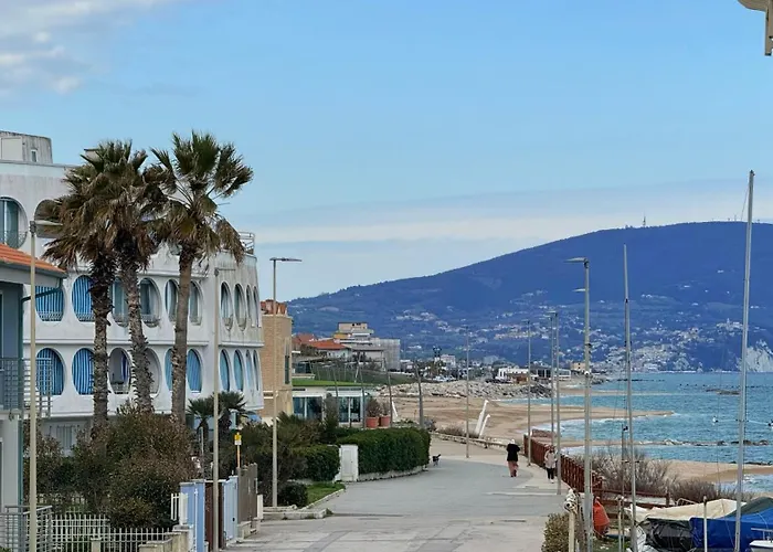 Διαμέρισμα P056 - Porto Recanati, Comodo Trilocale Fronte Mare *